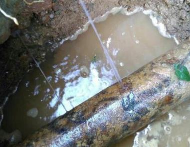 南关楼顶渗水维修公司分享下地暖漏水的原因及检测方法。